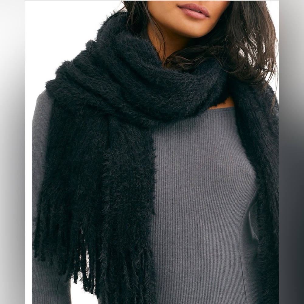 Free People Whisper Fringe
Blanket Scarf Black